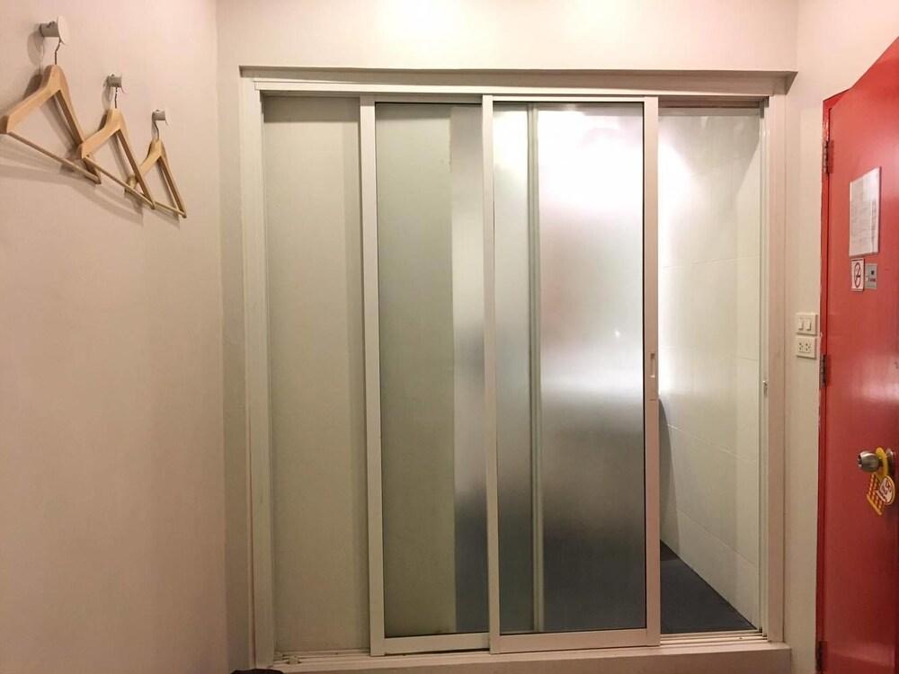 בנגקוק Jellybean Ezy Hostel Sathorn מראה חיצוני תמונה